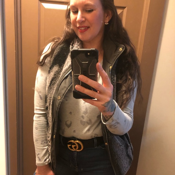 Reversible Green & Faux Fear Vest - Picture 4 of 10